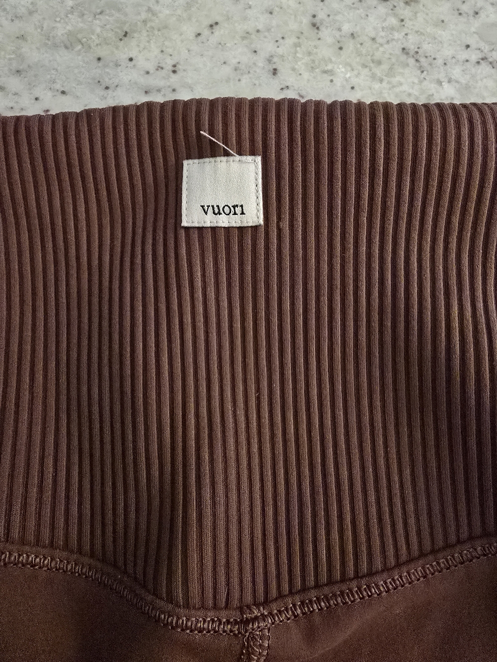 Vuori Ribbed High-Waist Leggings in Warm Brown - Picture 4 of 4